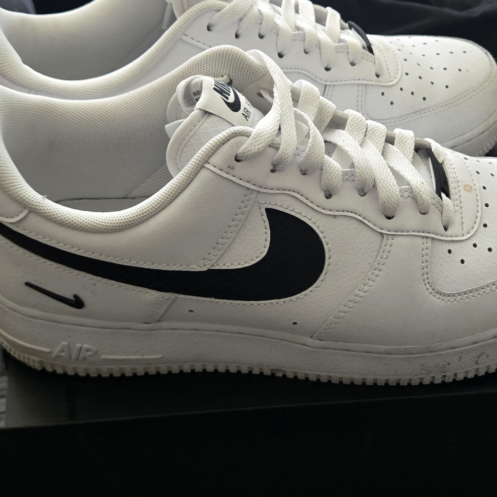 Nike Men's White and Black Sneakers